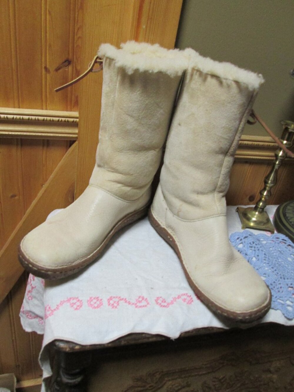 born ladies Sheepskin shearling boots qualtiy and clean sz 8 /39